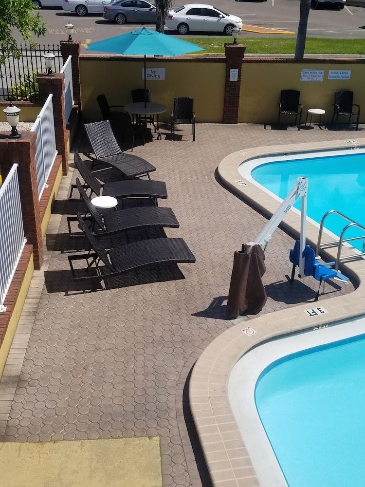 Quality Inn Airport - Cruise Port Тампа Екстериор снимка