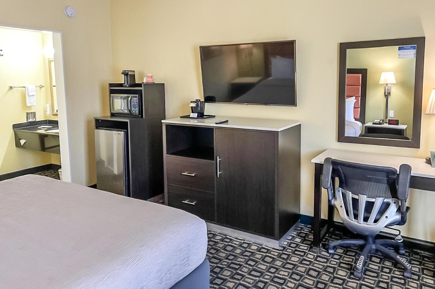 Quality Inn Airport - Cruise Port Тампа Екстериор снимка