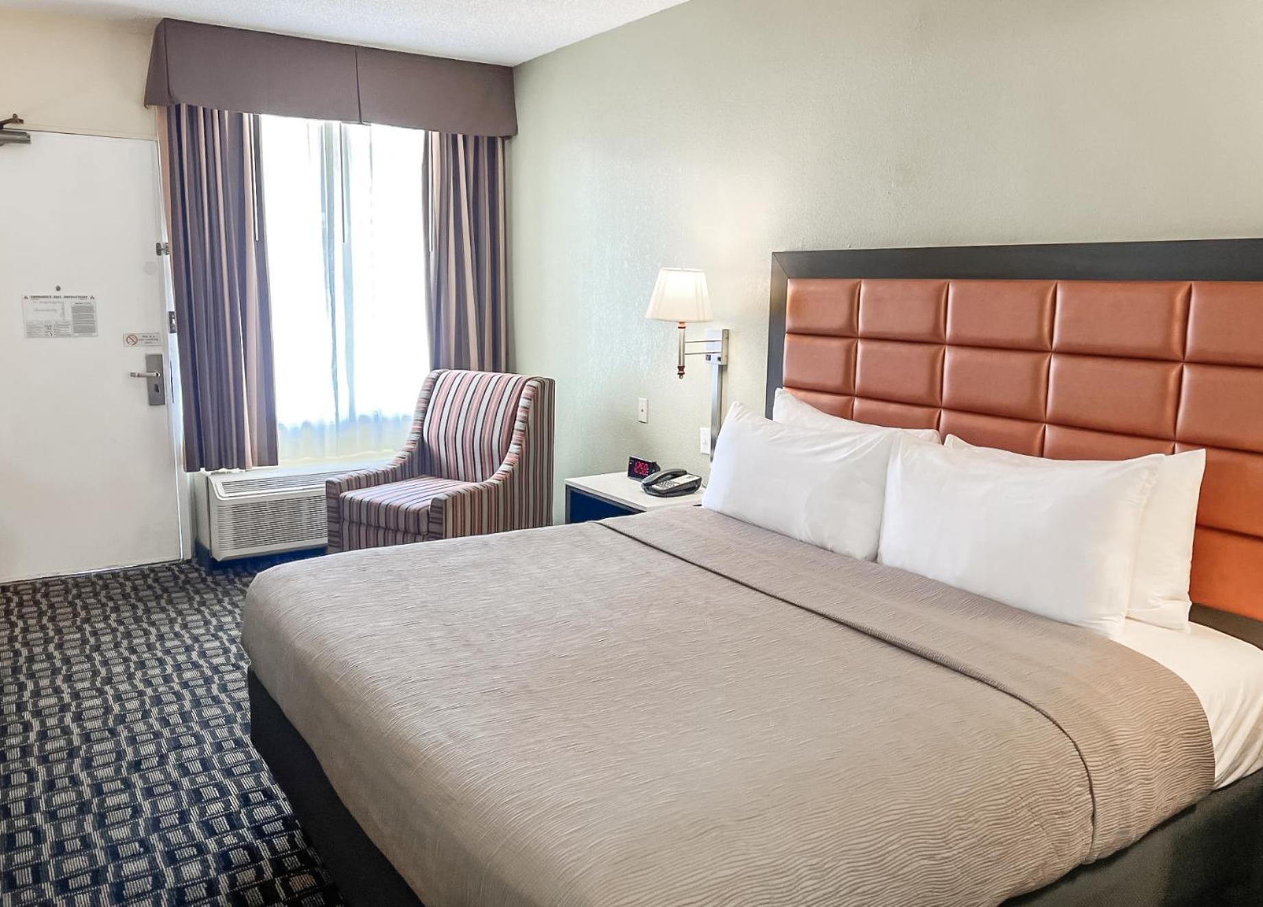 Quality Inn Airport - Cruise Port Тампа Екстериор снимка